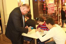 В Баку прошла выставка детей с физическими ограничениями  "Беспредельные мечты" (ФОТО)