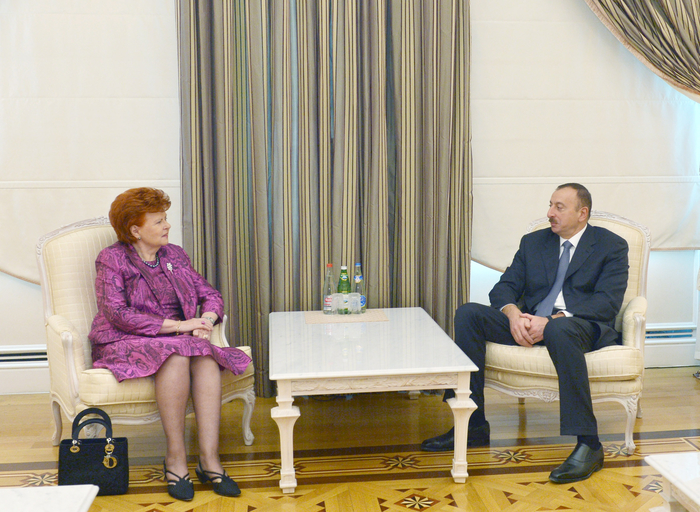 Ильхам Алиев принял экс-президента Латвии