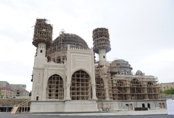 Президент Азербайджана ознакомился с ходом строительных работ в новом комплексе мечети в Баку (ФОТО)