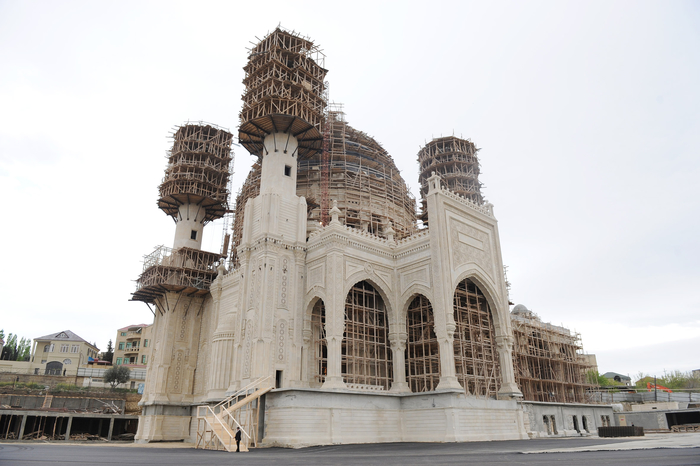 Президент Азербайджана ознакомился с ходом строительных работ в новом комплексе мечети в Баку (ФОТО)