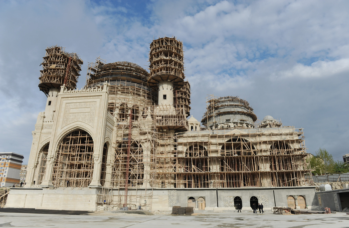 Президент Азербайджана ознакомился с ходом строительных работ в новом комплексе мечети в Баку (ФОТО)