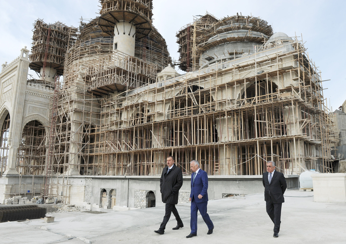 Президент Азербайджана ознакомился с ходом строительных работ в новом комплексе мечети в Баку (ФОТО)