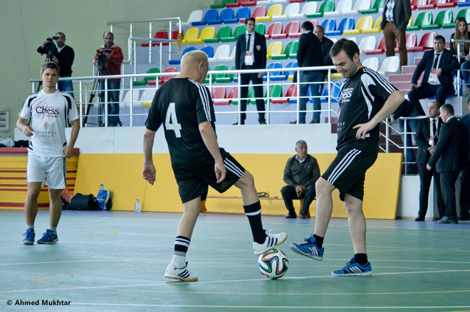 В Шамкире прошел интересный футбольный турнир между шахматистами и журналистами (ФОТО)