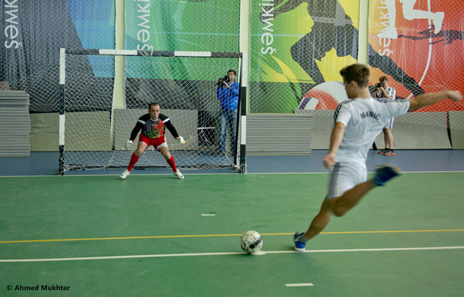 В Шамкире прошел интересный футбольный турнир между шахматистами и журналистами (ФОТО)