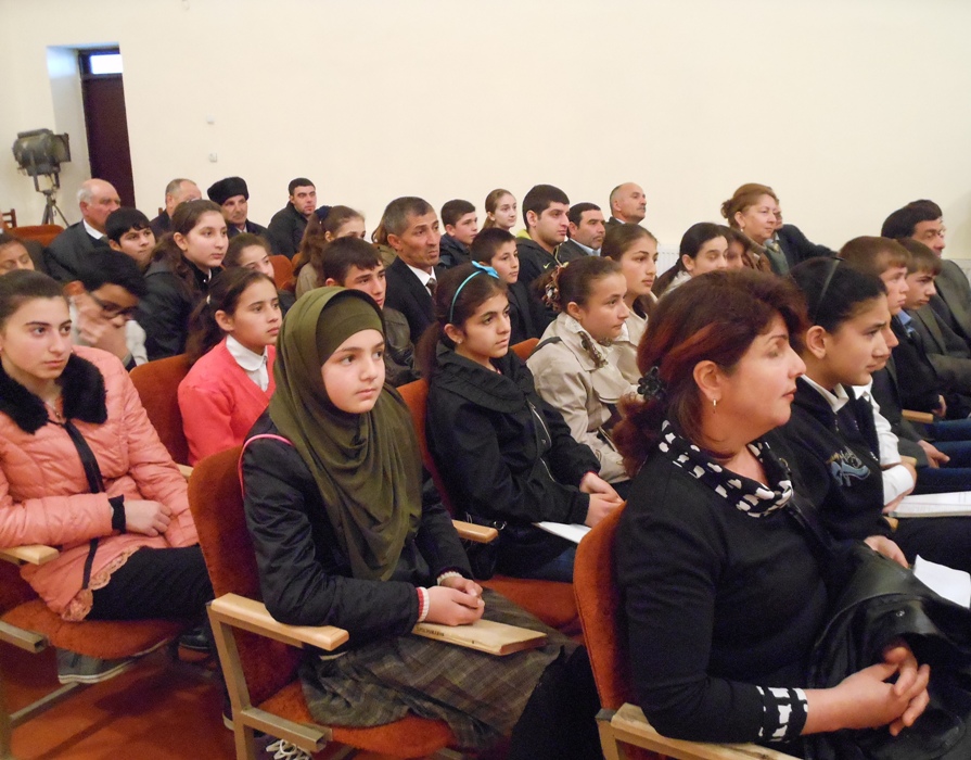 В Исмаиллинском районе прошла республиканская олимпиада по русскому языку (ФОТО)