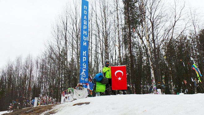 Флаг Азербайджана и вымпел Trend - на Полярном круге (ФОТО)