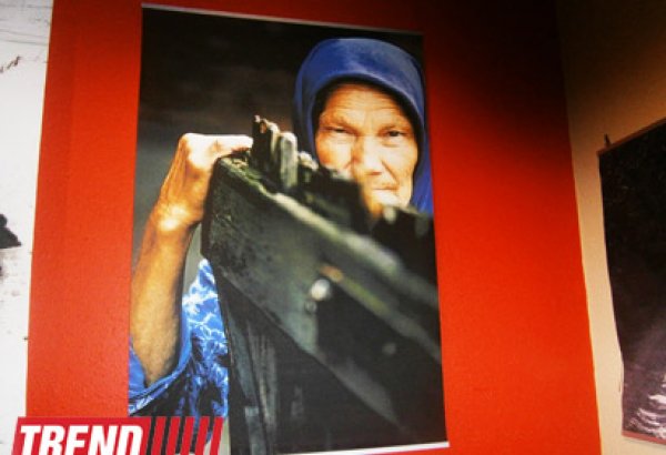 В Баку открылась выставка молдавского фотохудожника Михая Потырнике (ФОТО)