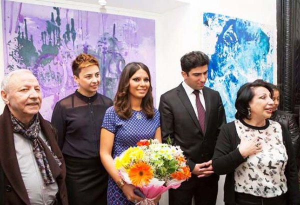 Выставка "Violet" Мехрибан Шамсадинской: открытость к экспериментам и неожиданным решениям (ФОТО)