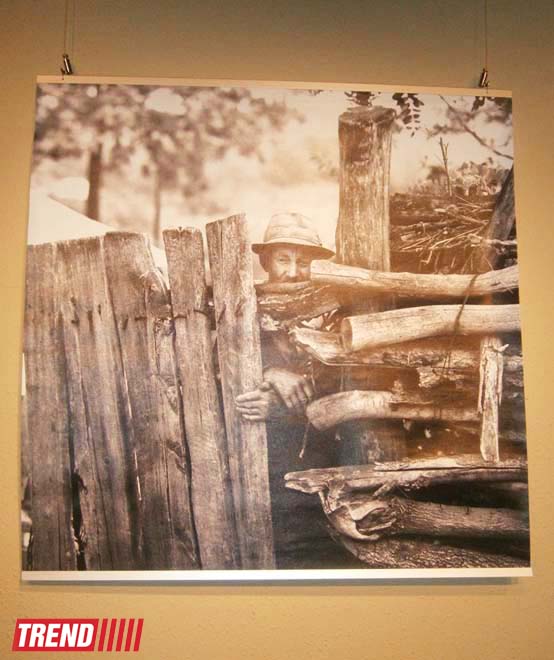 В Баку открылась выставка молдавского фотохудожника Михая Потырнике (ФОТО)