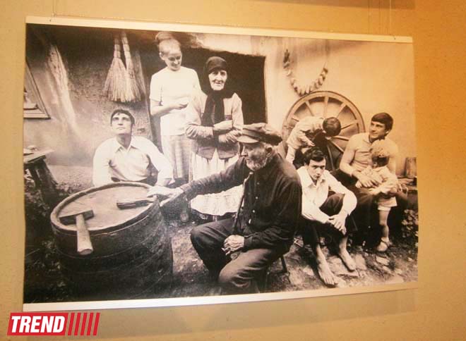 В Баку открылась выставка молдавского фотохудожника Михая Потырнике (ФОТО)