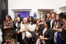 Выставка "Violet" Мехрибан Шамсадинской: открытость к экспериментам и неожиданным решениям (ФОТО)