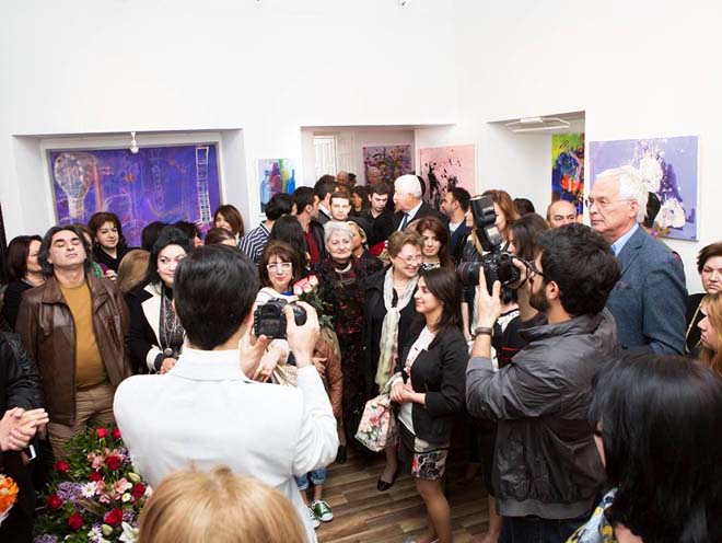 Выставка "Violet" Мехрибан Шамсадинской: открытость к экспериментам и неожиданным решениям (ФОТО)