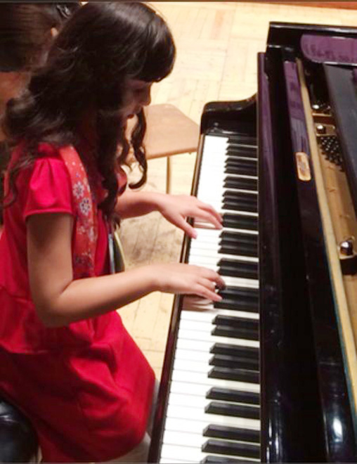 7-летняя Ройа Гусейнова награждена двумя медалями и дипломом лауреата 
VIVAPIANO в Болгарии (ВИДЕО-ФОТО)