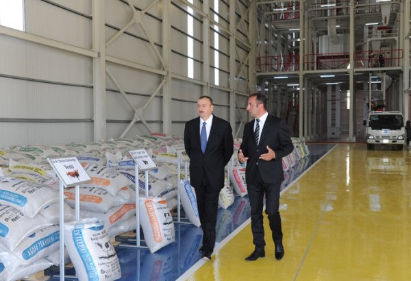 Президент Азербайджана принял участие в открытии Гиланского кормоперерабатывающего завода (ФОТО)