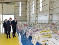 Президент Азербайджана принял участие в открытии Гиланского кормоперерабатывающего завода (ФОТО)