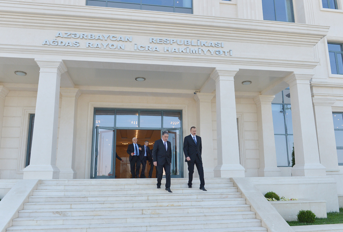Президент Азербайджана принял участие в открытии нового здания ИВ Агдашского района (ФОТО)