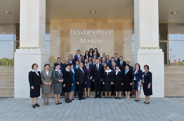 Президент Ильхам Алиев: К 2018 году в Азербайджане не должно остаться никаких проблем, связанных с социальной инфраструктурой (ФОТО)