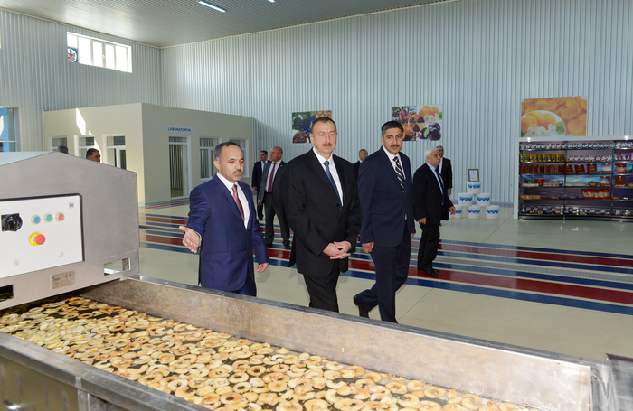 Президент Ильхам Алиев принял участие в открытии Агдашского завода по
переработке фруктов (ФОТО)