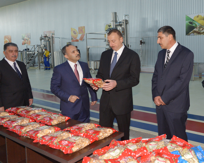 Президент Ильхам Алиев принял участие в открытии Агдашского завода по
переработке фруктов (ФОТО)