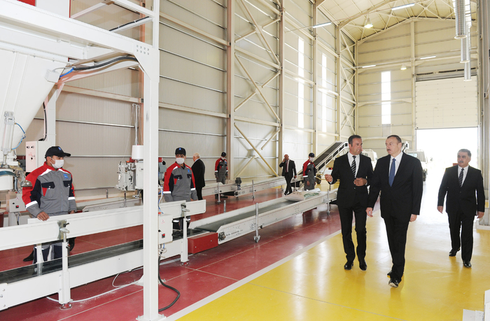 Президент Азербайджана принял участие в открытии Гиланского кормоперерабатывающего завода (ФОТО)