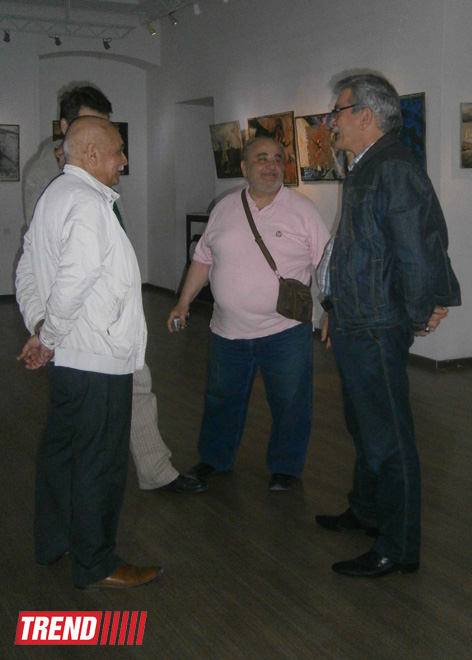 В Баку открылась выставка Анатолия Бузаева "Конфликт/Перестройка" (ФОТО)