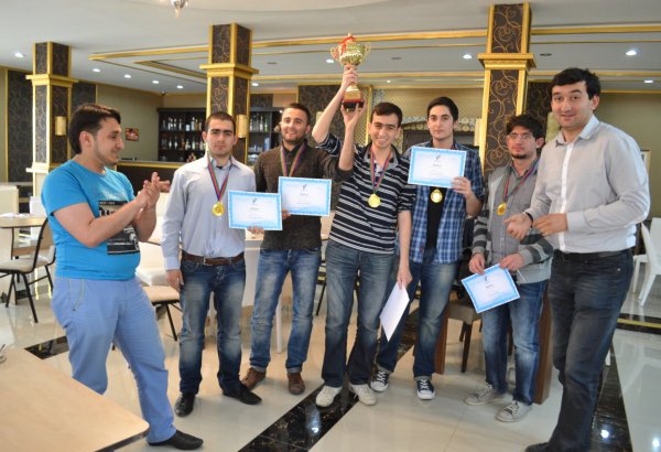 В Баку прошел чемпионат по брейн-рингу, приуроченный ко дню создания КИИ "Азербайджан " (ФОТО)