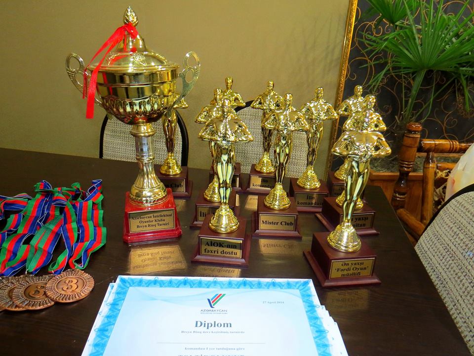 В Баку прошел чемпионат по брейн-рингу, приуроченный ко дню создания КИИ "Азербайджан " (ФОТО)