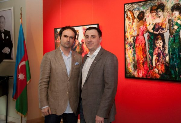 Художник Эмиль Азиз показал в Баку "Краски небес" (ФОТО)