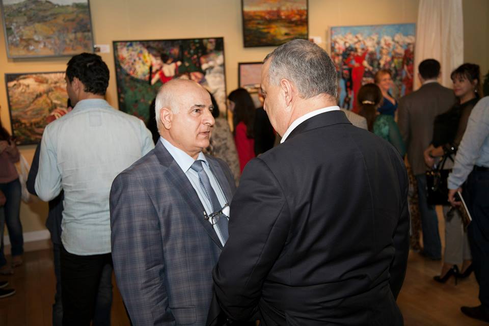 Художник Эмиль Азиз показал в Баку "Краски небес" (ФОТО)