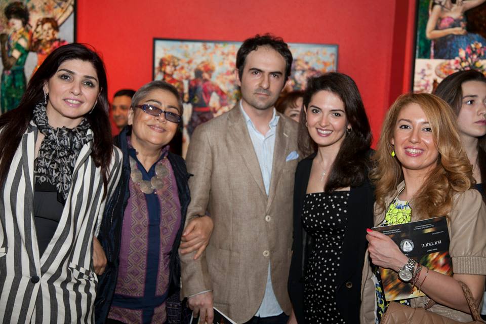 Художник Эмиль Азиз показал в Баку "Краски небес" (ФОТО)