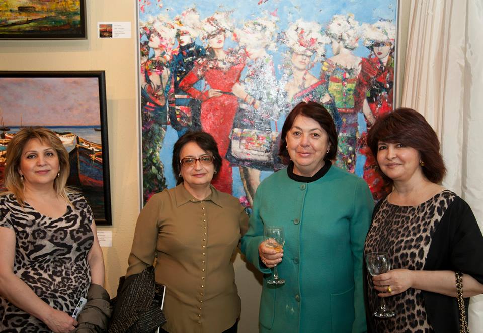 Художник Эмиль Азиз показал в Баку "Краски небес" (ФОТО)