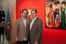 Художник Эмиль Азиз показал в Баку "Краски небес" (ФОТО)