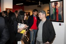 Художник Эмиль Азиз показал в Баку "Краски небес" (ФОТО)