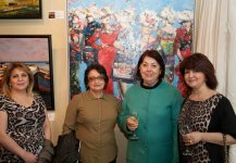 Художник Эмиль Азиз показал в Баку "Краски небес" (ФОТО)