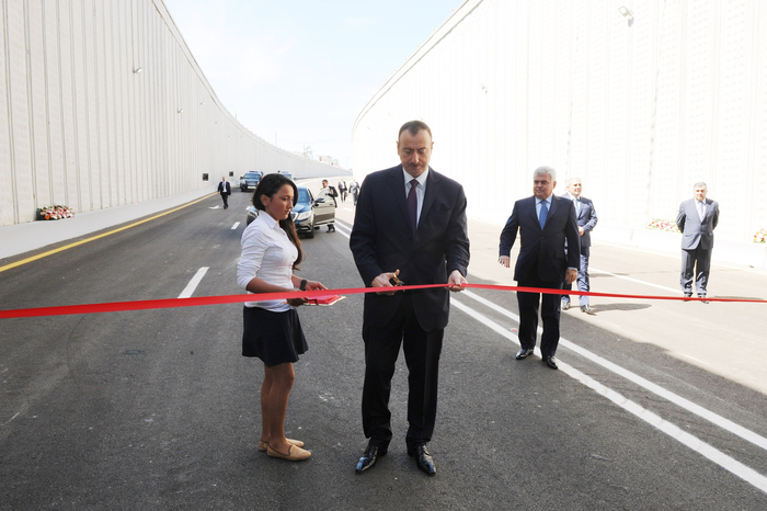 Президент Ильхам Алиев принял участие в открытии нового автотоннеля и подземного пешеходного перехода в Баку (ФОТО)