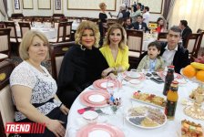 Торжественная церемония награждения премией "Zirvədəkilər" в Баку - звезды на красной дорожке (ФОТО)