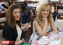 Торжественная церемония награждения премией "Zirvədəkilər" в Баку - звезды на красной дорожке (ФОТО)