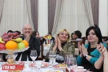 Торжественная церемония награждения премией "Zirvədəkilər" в Баку - звезды на красной дорожке (ФОТО)