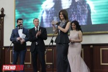 Торжественная церемония награждения премией "Zirvədəkilər" в Баку - звезды на красной дорожке (ФОТО)