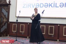 Торжественная церемония награждения премией "Zirvədəkilər" в Баку - звезды на красной дорожке (ФОТО)