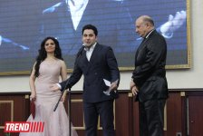 Торжественная церемония награждения премией "Zirvədəkilər" в Баку - звезды на красной дорожке (ФОТО)