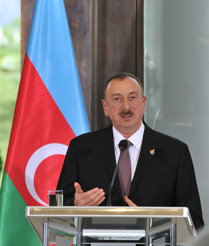 Президент Ильхам Алиев: Трехсторонний формат Азербайджан-Грузия-Турция вызывает интерес не только в регионе, но и в мире (версия 2) (ФОТО)