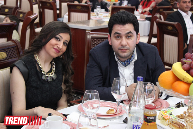 Торжественная церемония награждения премией "Zirvədəkilər" в Баку - звезды на красной дорожке (ФОТО)