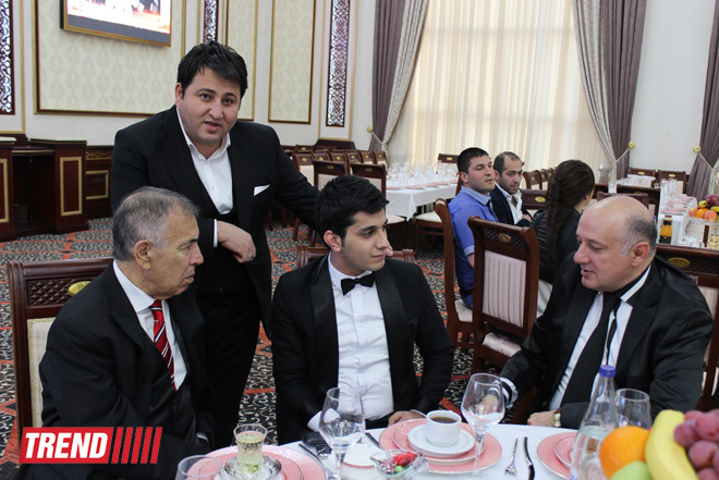 Торжественная церемония награждения премией "Zirvədəkilər" в Баку - звезды на красной дорожке (ФОТО)