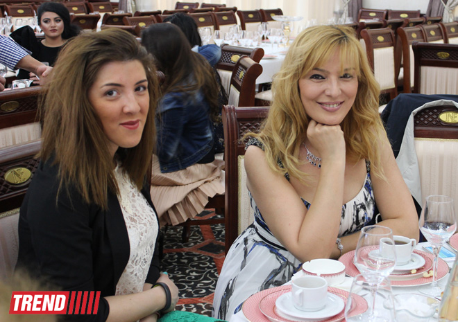 Торжественная церемония награждения премией "Zirvədəkilər" в Баку - звезды на красной дорожке (ФОТО)