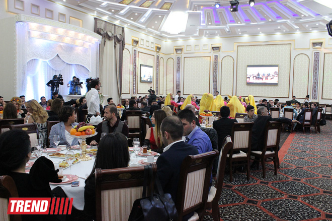 Торжественная церемония награждения премией "Zirvədəkilər" в Баку - звезды на красной дорожке (ФОТО)