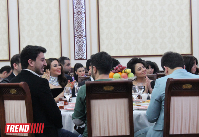 Торжественная церемония награждения премией "Zirvədəkilər" в Баку - звезды на красной дорожке (ФОТО)