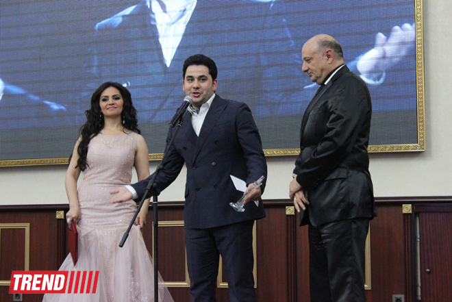 Торжественная церемония награждения премией "Zirvədəkilər" в Баку - звезды на красной дорожке (ФОТО)