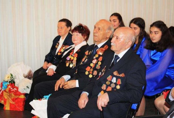 Азербайджанские ветераны Великой Отечественной войны встретились с молодежью (ФОТО)