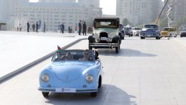 В Баку состоялся пробег классических автомобилей, посвященный 91-й годовщине со дня рождения общенационального лидера Гейдара Алиева (ФОТО)